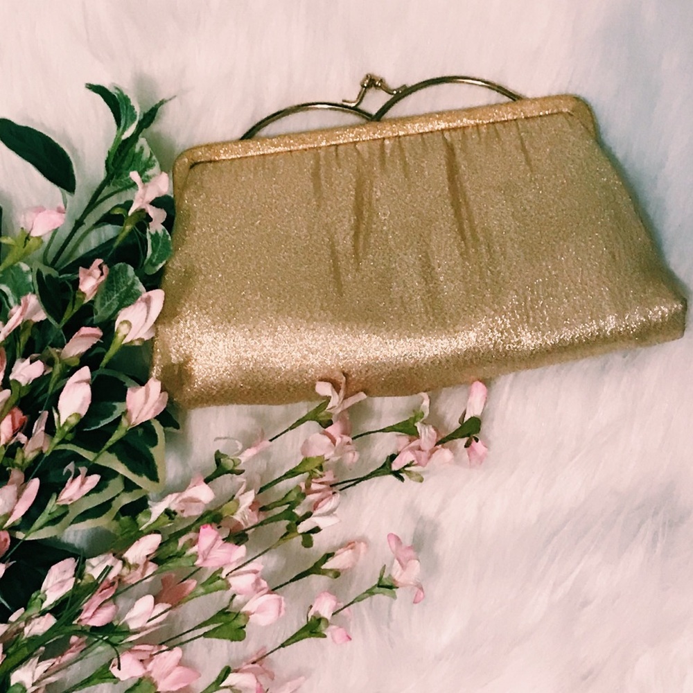 Gold Clutch 🌷